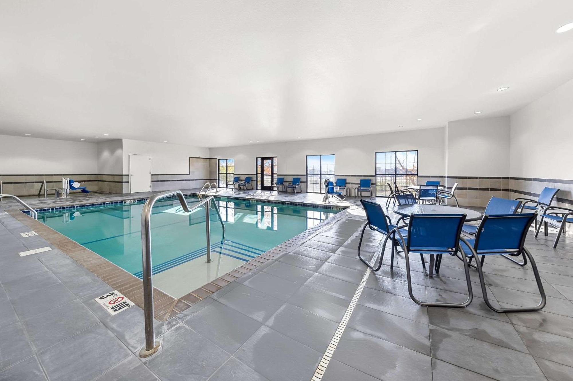 Comfort Inn & Suites West - Medical Center Ρότσεστερ Εξωτερικό φωτογραφία